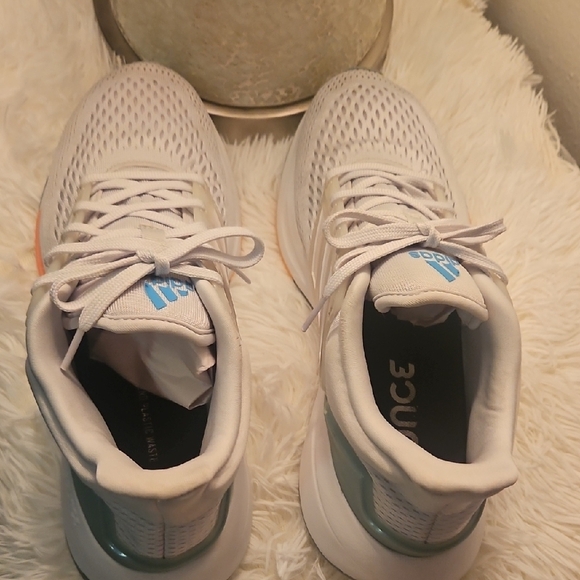 Adidas White and Gray Athletic Shoes with Cushioned Midsoles - Picture 3 of 8